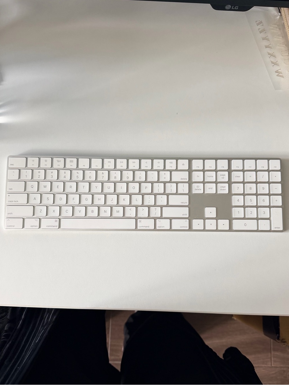 Magic Keyboard with Numeric Keypad - US English - Picture 4 of 6